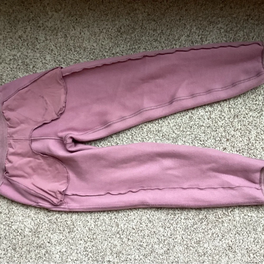 Lululemon Athletica Mauve Joggers - Picture 4 of 6